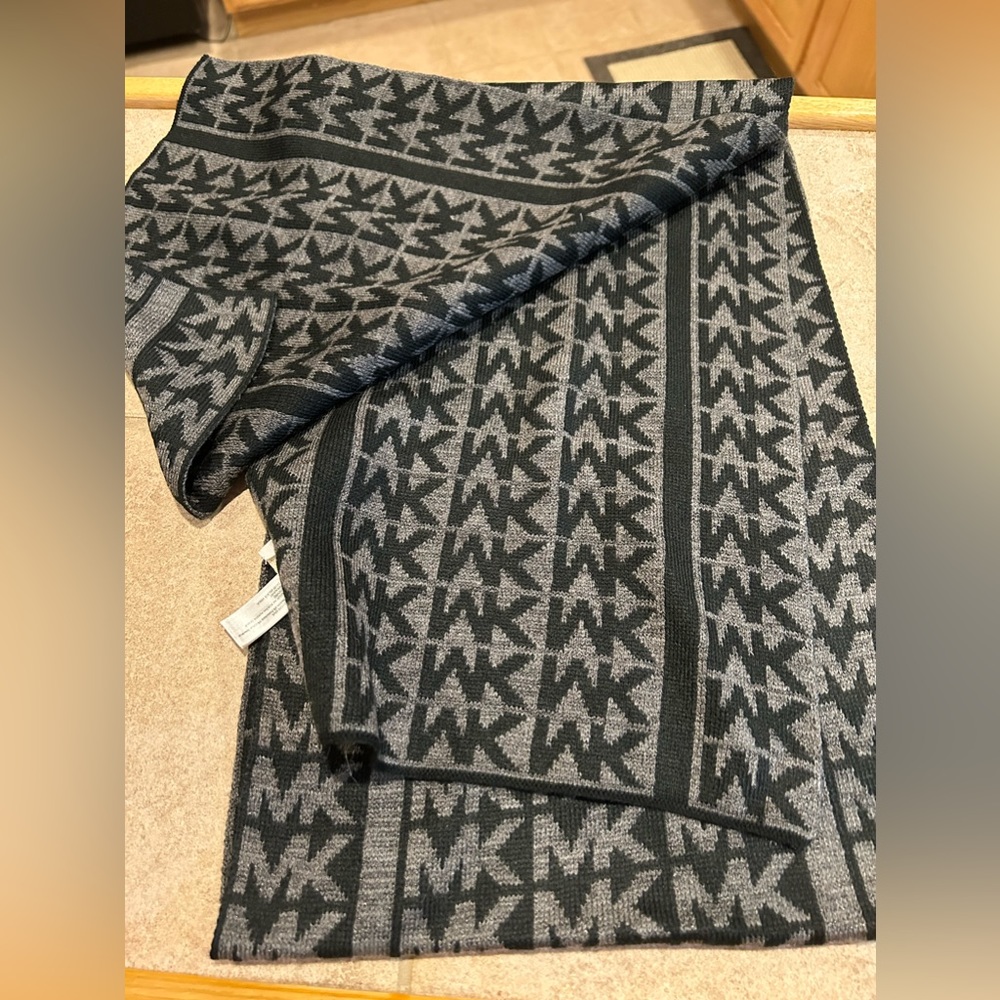BRAND NEW Michael Kors scarf and glove set